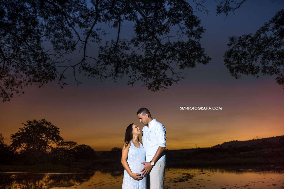 ensaio fazenda quilombo ensaio de gestante maria e gui bernardo a caminho ensaio de dia por do sol lagoa passaros voando canoa 