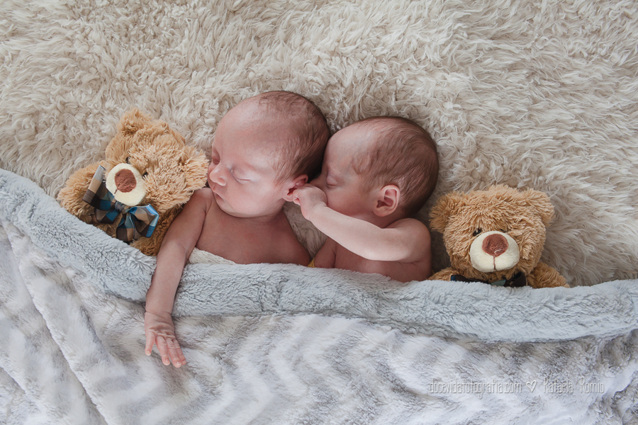 foto ensaio Newborn gêmeos Caxias do Sul