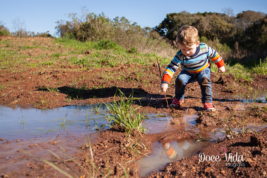 FOTO ENSAIO INFANTIL 3 ANOS LUCAS BRINCANDO NO BARRO CAXIAS DO SUL - RS