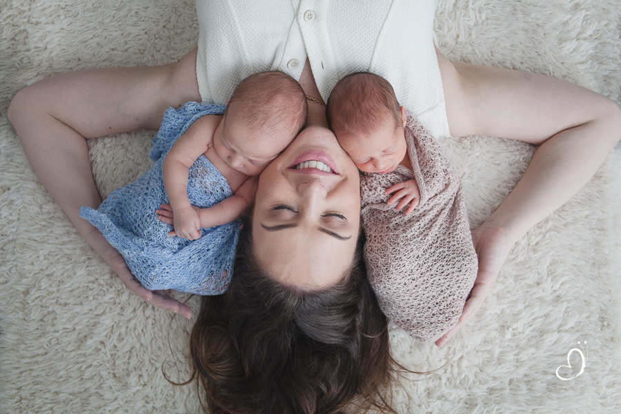 SESSAO NEWBORN GEMEOS MAE E FILHOS DOCE VIDA CAXIAS DO SUL