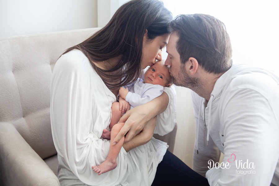 FOTO SESSÃO NEWBORN FAMILIA EM CASA LORENZO CAXIAS DO SUL