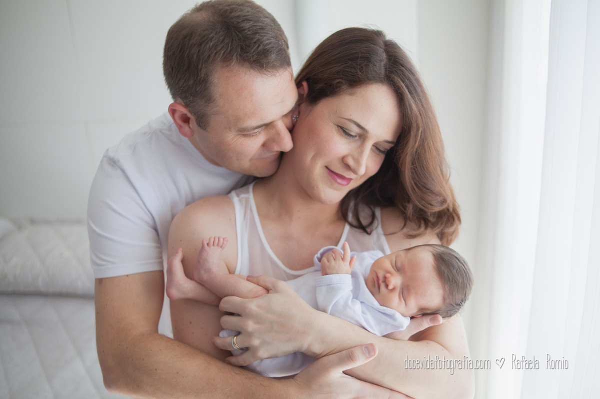 Fotografia mãe e pai da Lorena em seu Ensaio Newborn,