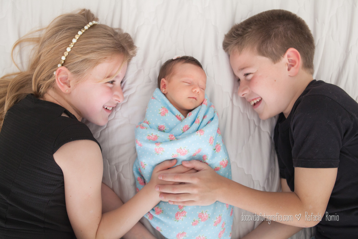 Fotografia de irmãos Ensaio Newborn, Caxias do Sul - RS