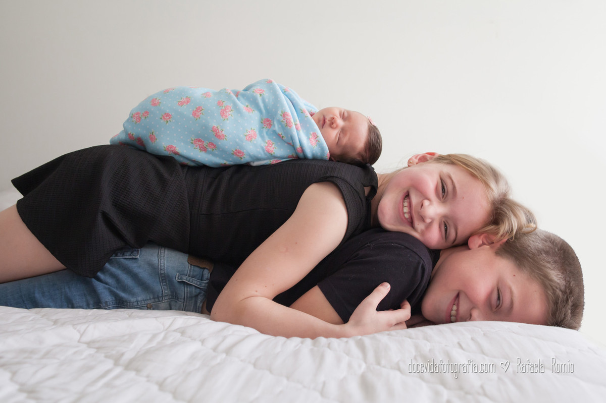 Fotografia de irmãos Ensaio Newborn, Caxias do Sul - RS