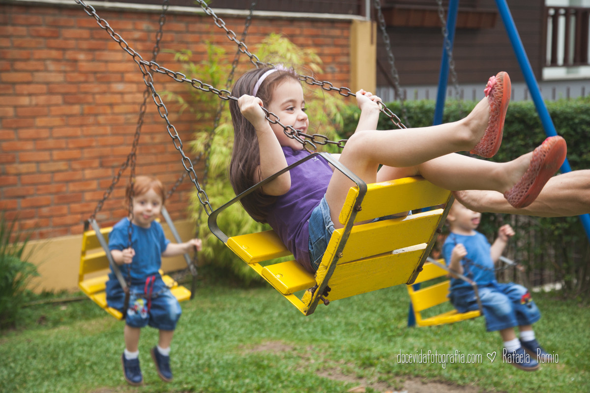 book familia crianças trigemeos