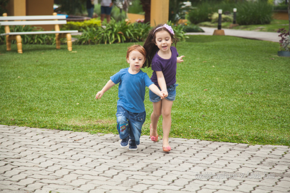 book familia crianças trigemeos