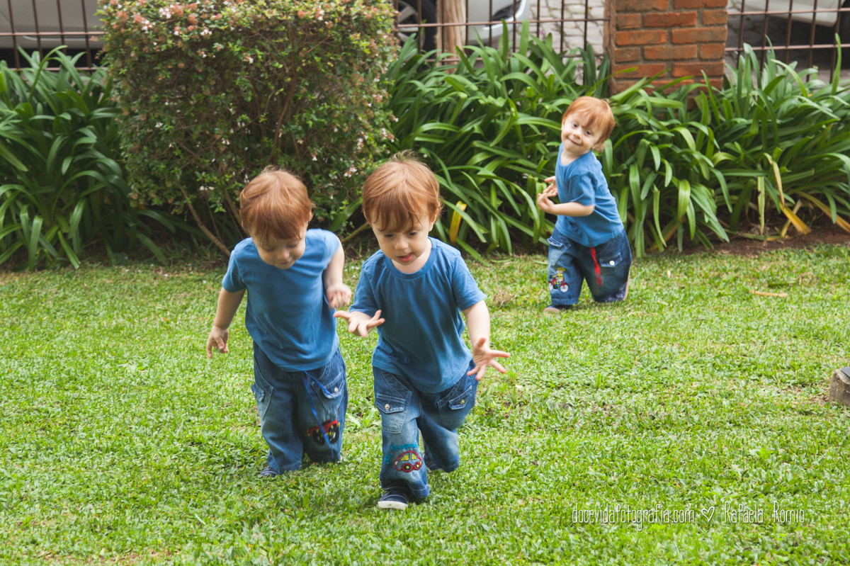 book familia crianças trigemeos