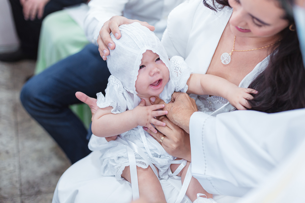 batizado-batismo-batismo de menina-igreja católica-igreja militar-mitra-fotografia de batismo-fotografo-familia