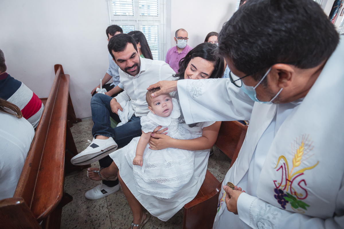 batizado-batismo-batismo de menina-igreja católica-igreja militar-mitra-fotografia de batismo-fotografo-familia