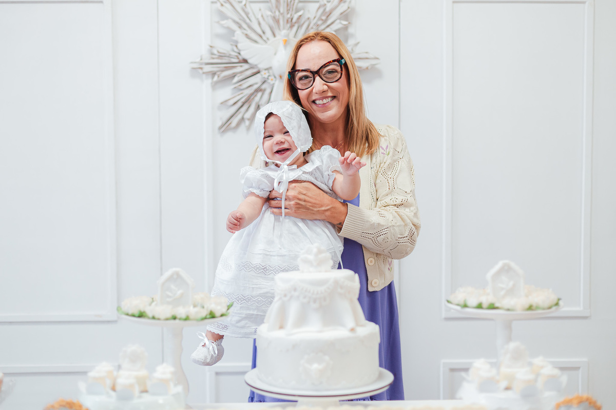batizado-batismo-batismo de menina-igreja católica-igreja militar-mitra-fotografia de batismo-fotografo-familia-decoração batizado