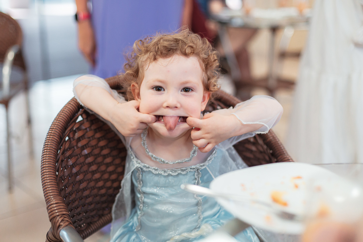 batizado-batismo-batismo de menina-igreja católica-igreja militar-mitra-fotografia de batismo-fotografo-familia-decoração batizado