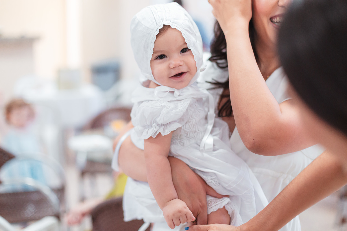 batizado-batismo-batismo de menina-igreja católica-igreja militar-mitra-fotografia de batismo-fotografo-familia-decoração batizado