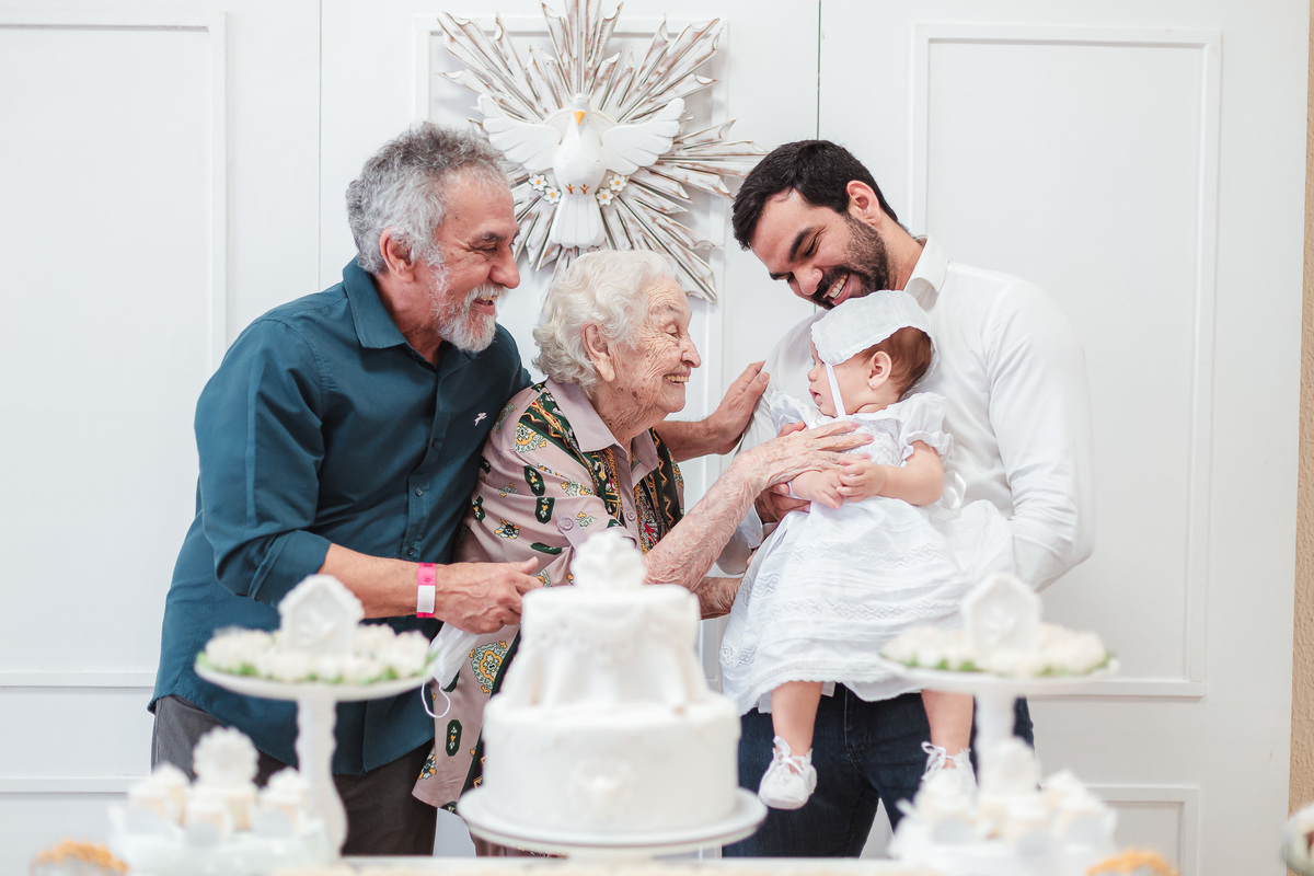 batizado-batismo-batismo de menina-igreja católica-igreja militar-mitra-fotografia de batismo-fotografo-familia-decoração batizado