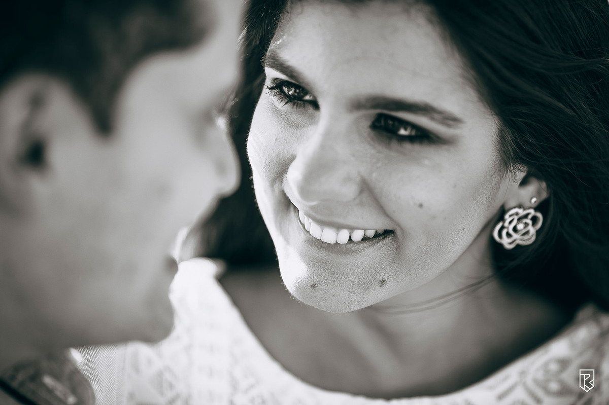 foto-de-casal-na-praia-preto-e-branco