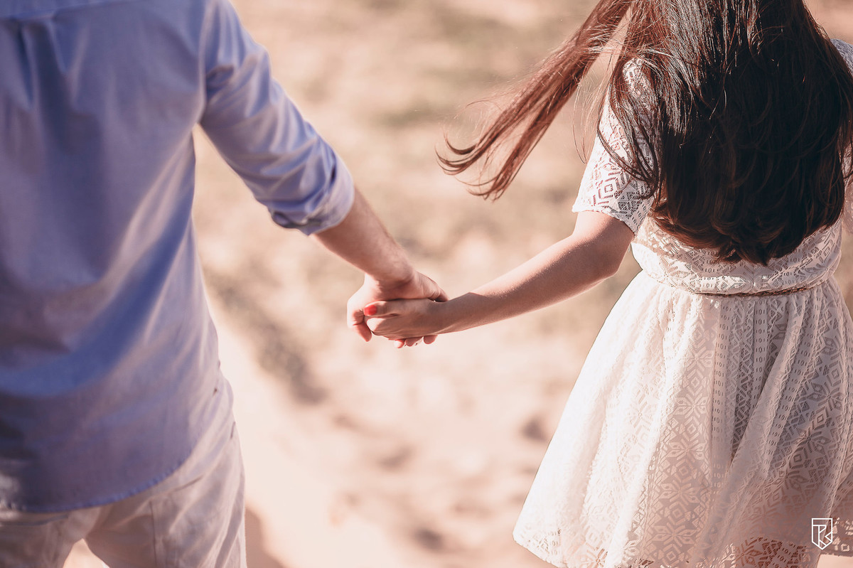 ensaio-de-casal-na-praia-de-morro-branco-golden-hour