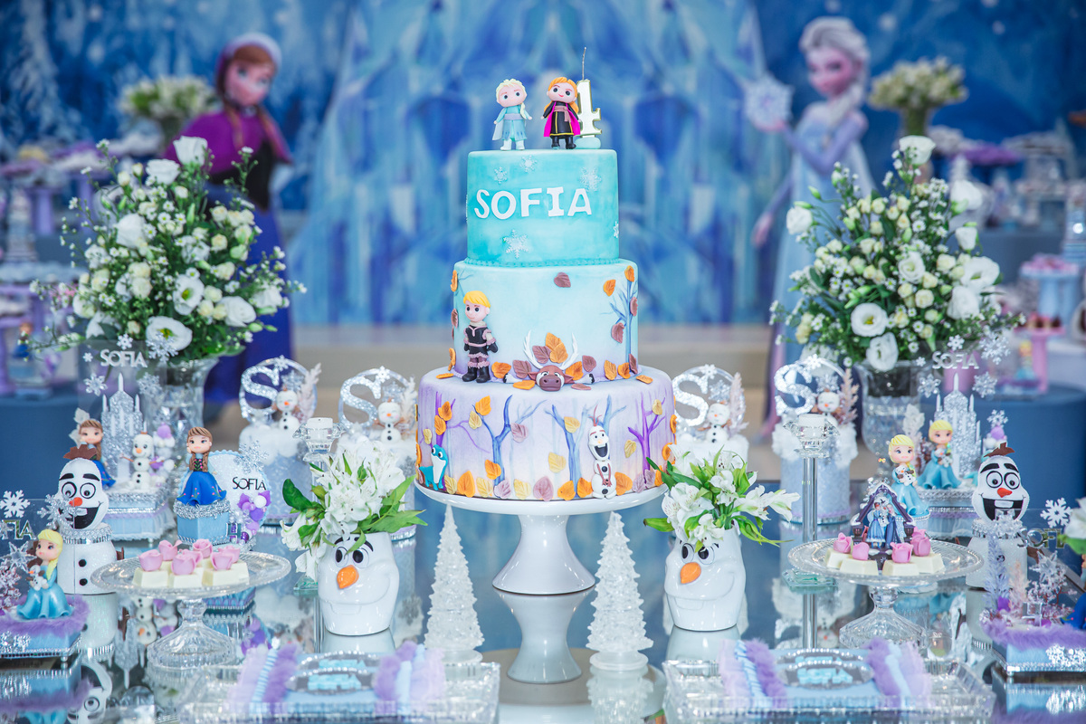 Crie um texto para meu site de fotografia falando sobre como foi fotografado a festa de 4 anos da Sophia Tema do aniversário: Frozen no buffet Dudabaluza