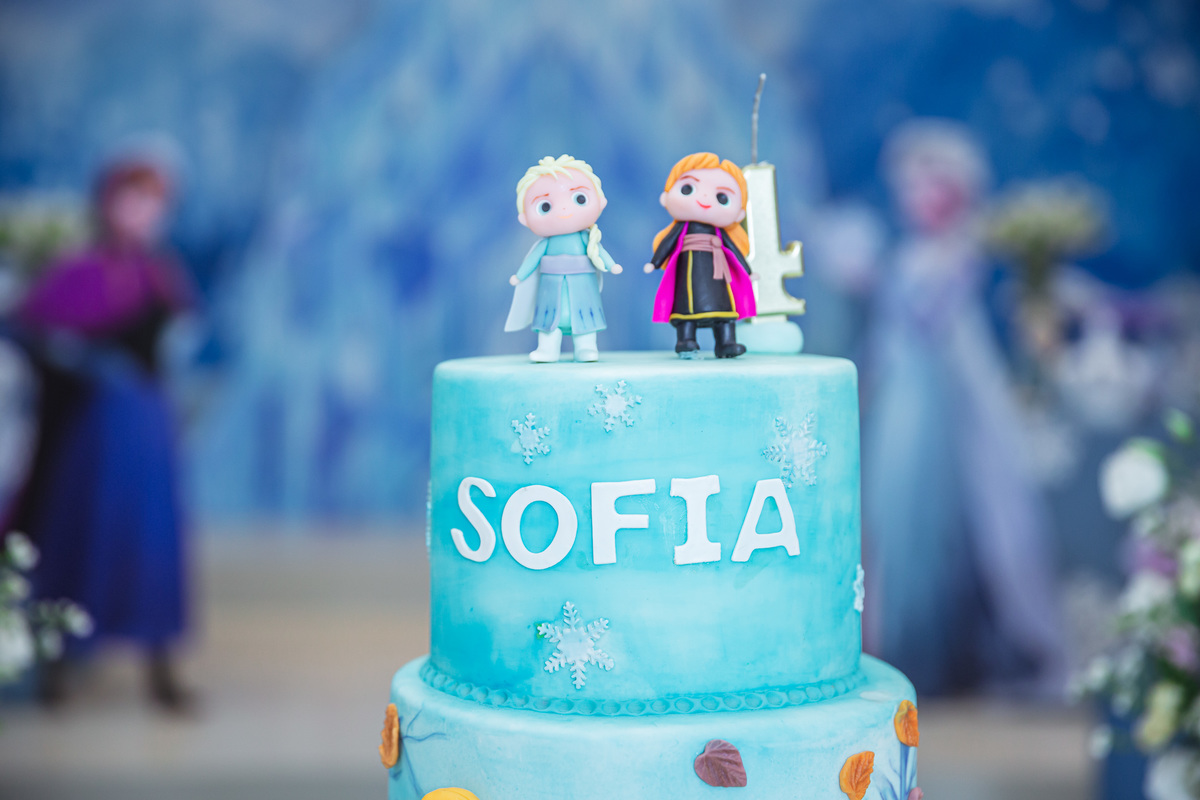 Crie um texto para meu site de fotografia falando sobre como foi fotografado a festa de 4 anos da Sophia Tema do aniversário: Frozen no buffet Dudabaluza