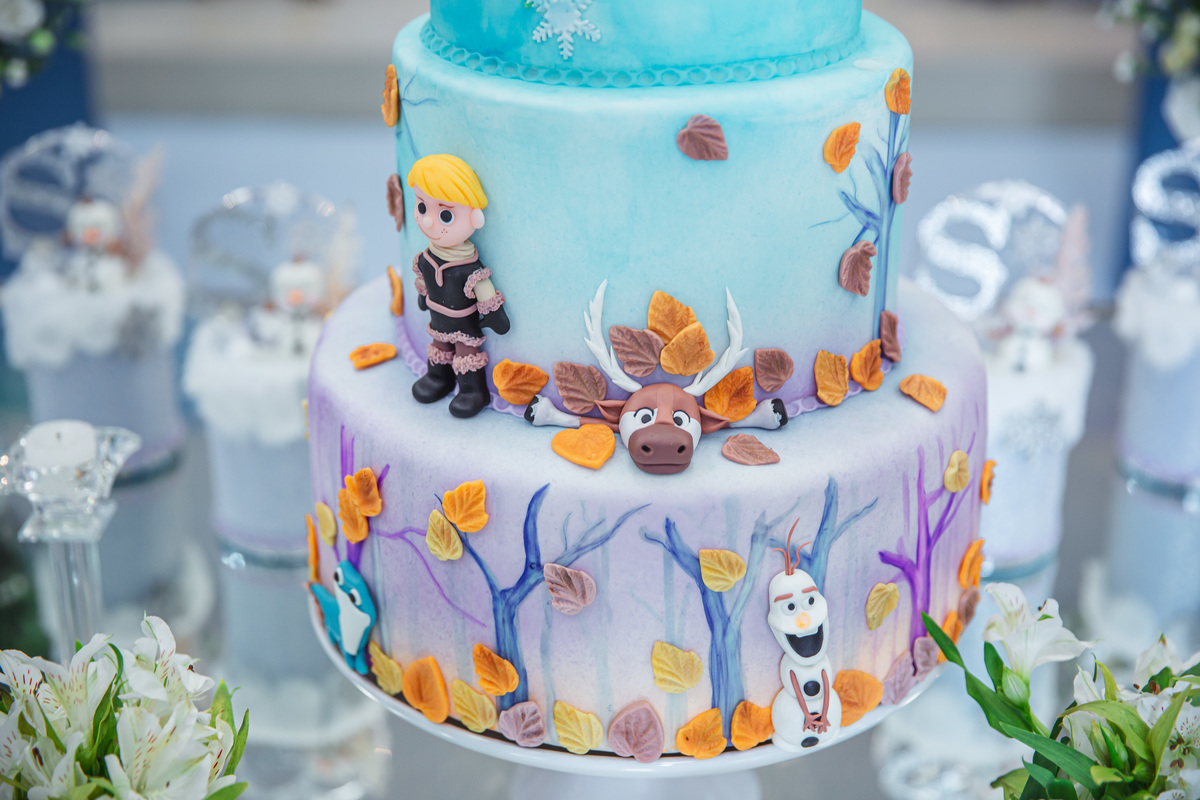 Crie um texto para meu site de fotografia falando sobre como foi fotografado a festa de 4 anos da Sophia Tema do aniversário: Frozen no buffet Dudabaluza