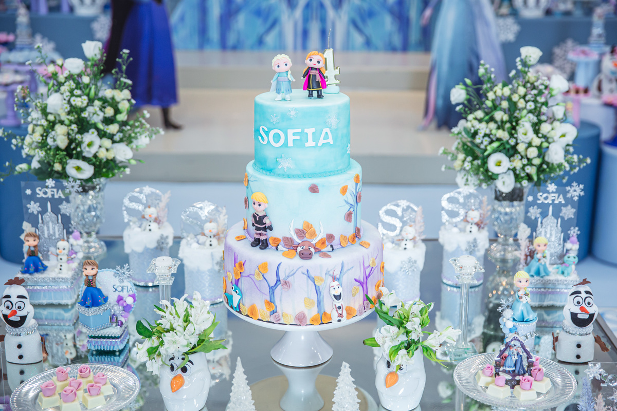 Crie um texto para meu site de fotografia falando sobre como foi fotografado a festa de 4 anos da Sophia Tema do aniversário: Frozen no buffet Dudabaluza