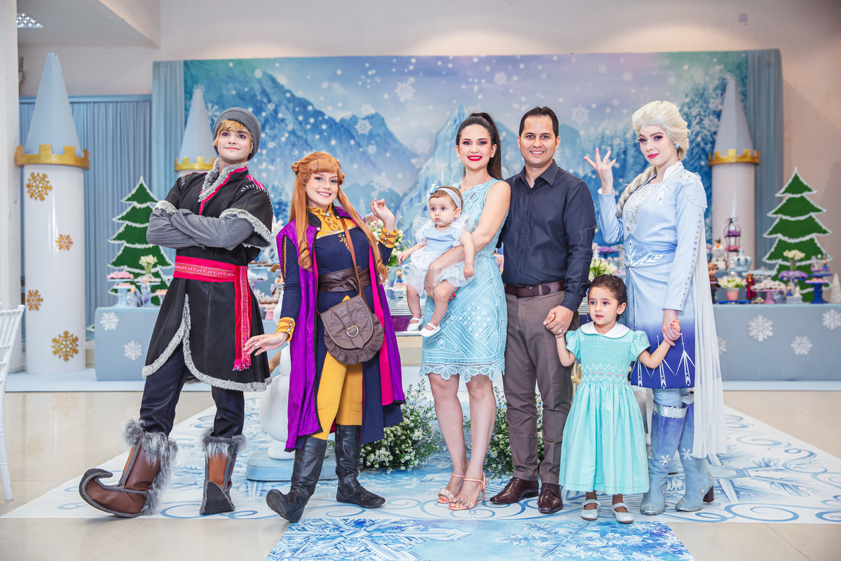 Crie um texto para meu site de fotografia falando sobre como foi fotografado a festa de 4 anos da Sophia Tema do aniversário: Frozen no buffet Dudabaluza