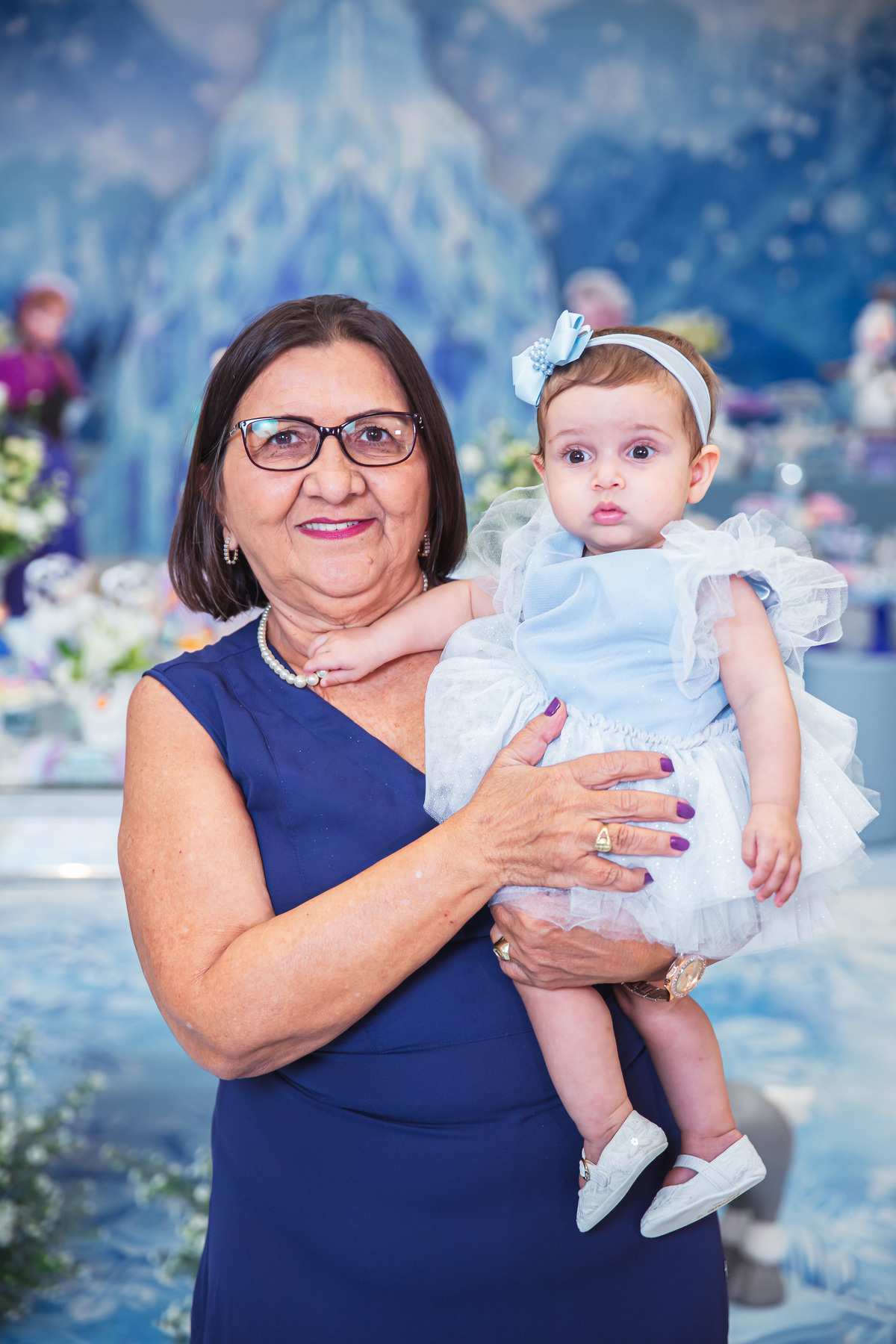 Crie um texto para meu site de fotografia falando sobre como foi fotografado a festa de 4 anos da Sophia Tema do aniversário: Frozen no buffet Dudabaluza
