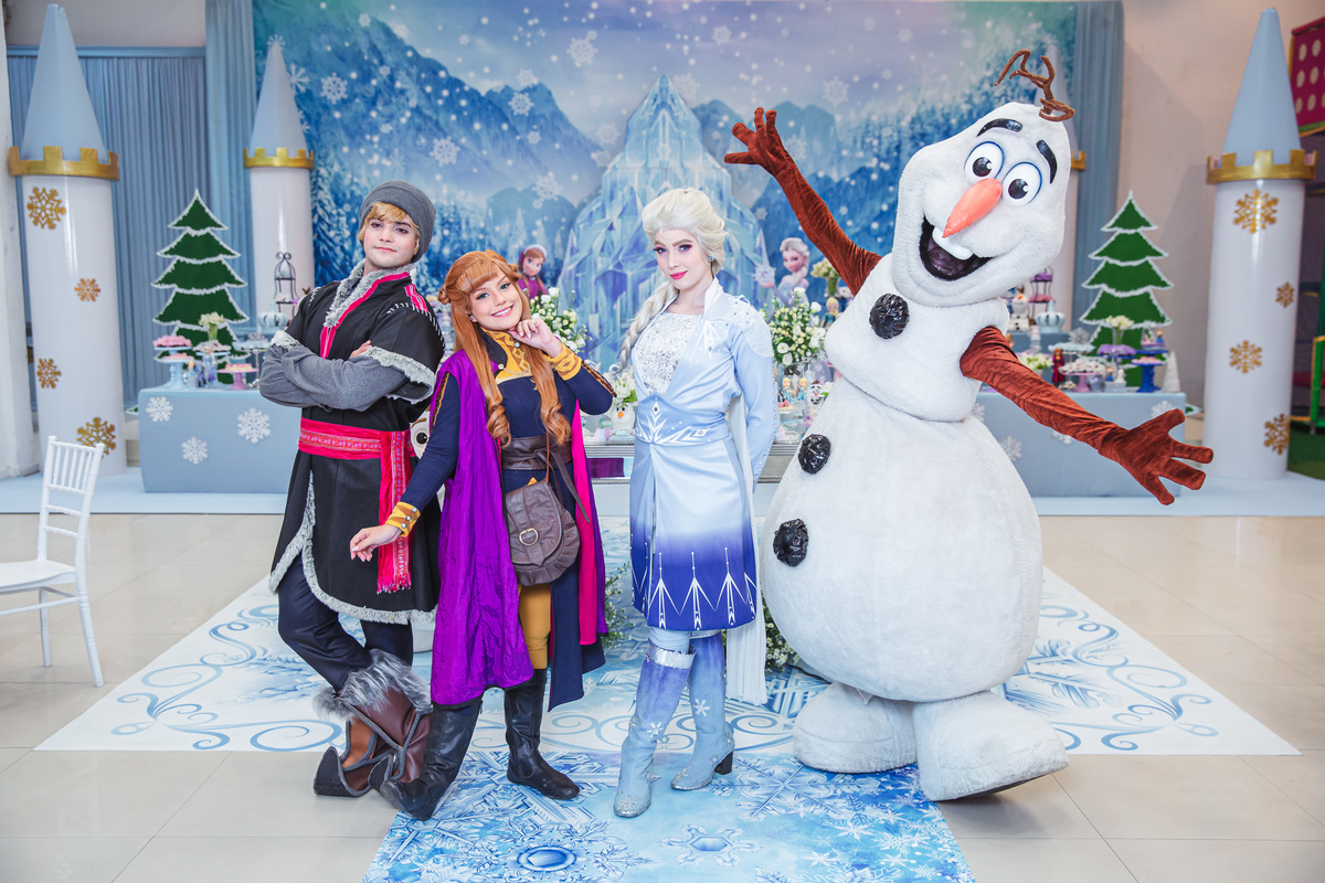 Crie um texto para meu site de fotografia falando sobre como foi fotografado a festa de 4 anos da Sophia Tema do aniversário: Frozen no buffet Dudabaluza