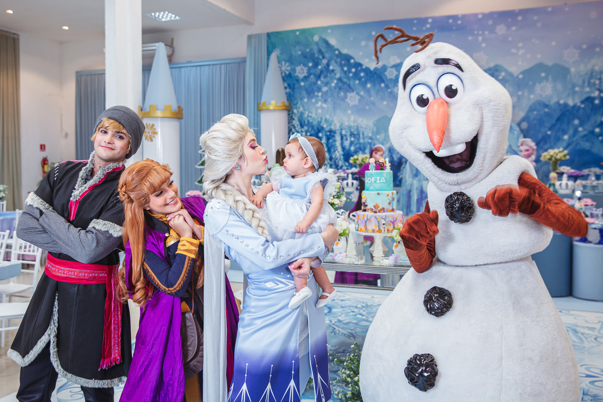 Crie um texto para meu site de fotografia falando sobre como foi fotografado a festa de 4 anos da Sophia Tema do aniversário: Frozen no buffet Dudabaluza