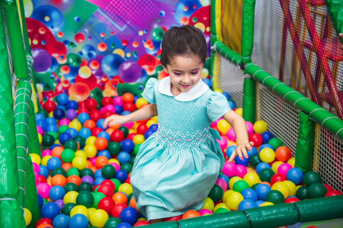 Crie um texto para meu site de fotografia falando sobre como foi fotografado a festa de 4 anos da Sophia Tema do aniversário: Frozen no buffet Dudabaluza