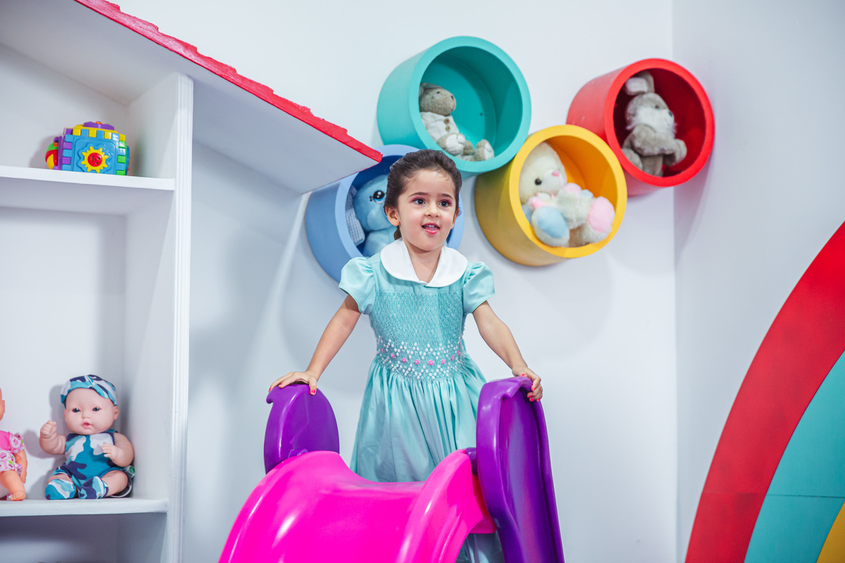 Crie um texto para meu site de fotografia falando sobre como foi fotografado a festa de 4 anos da Sophia Tema do aniversário: Frozen no buffet Dudabaluza