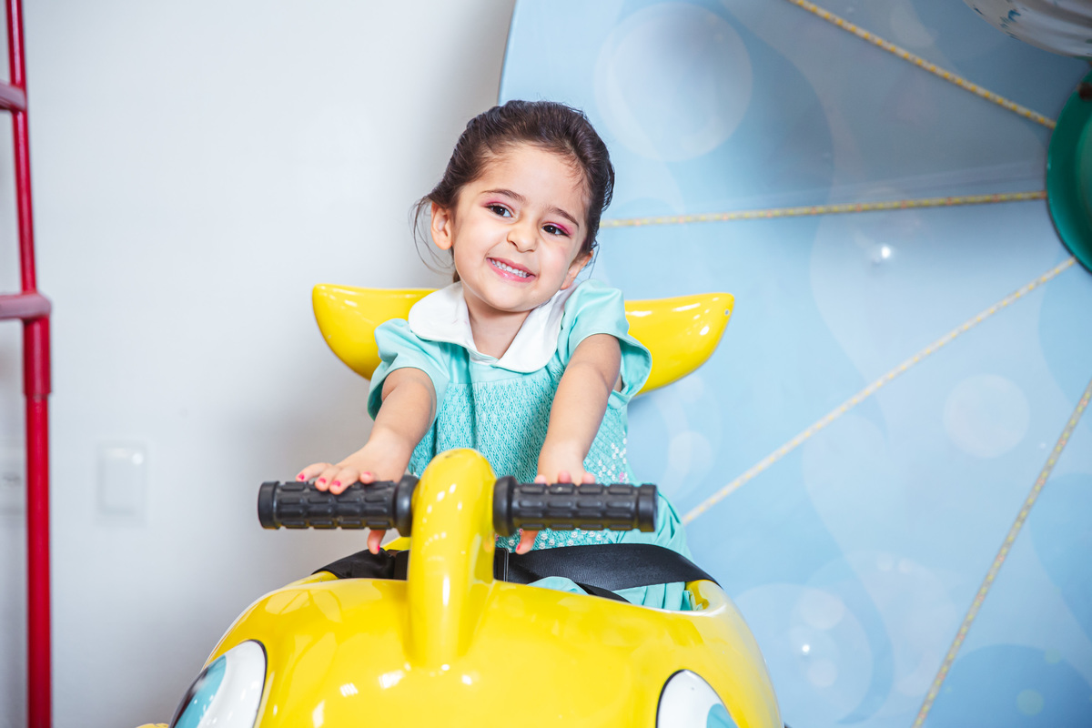 Crie um texto para meu site de fotografia falando sobre como foi fotografado a festa de 4 anos da Sophia Tema do aniversário: Frozen no buffet Dudabaluza