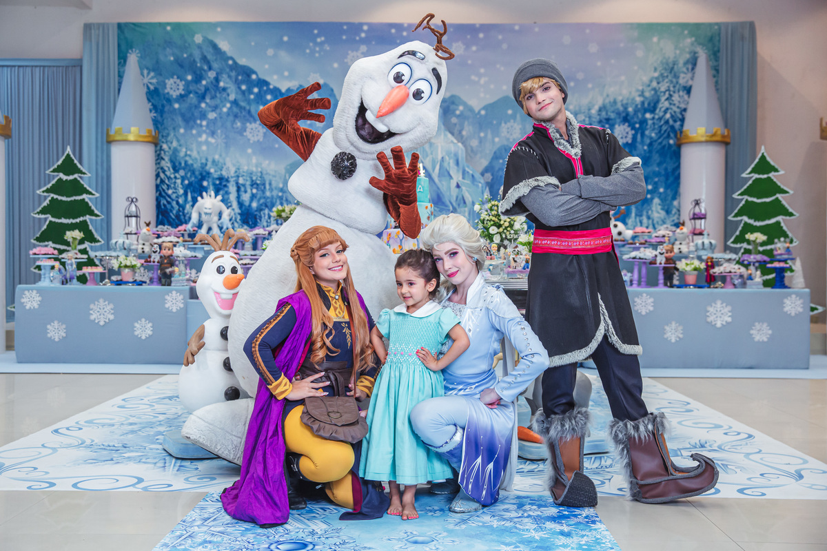 Crie um texto para meu site de fotografia falando sobre como foi fotografado a festa de 4 anos da Sophia Tema do aniversário: Frozen no buffet Dudabaluza