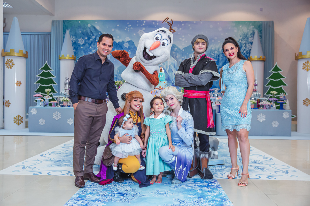 Crie um texto para meu site de fotografia falando sobre como foi fotografado a festa de 4 anos da Sophia Tema do aniversário: Frozen no buffet Dudabaluza