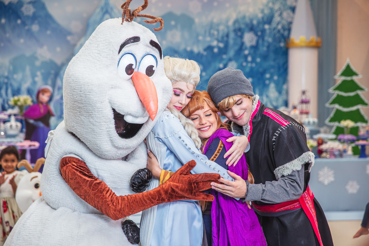 Crie um texto para meu site de fotografia falando sobre como foi fotografado a festa de 4 anos da Sophia Tema do aniversário: Frozen no buffet Dudabaluza