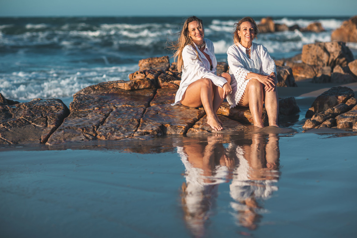 ensaio feminino-mae e filha-fotos familia-minas gerais-carmel charme-beleza feminina-fotografo ceara-aquiraz-praia