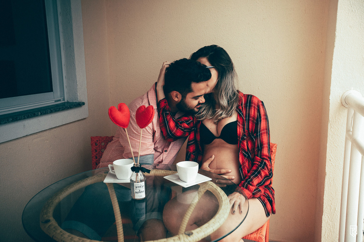 ensaio-gestante-dentro-de-casa-fotos-de-casal-ensaio-no-apartamento-fotografo-ricardo-lima