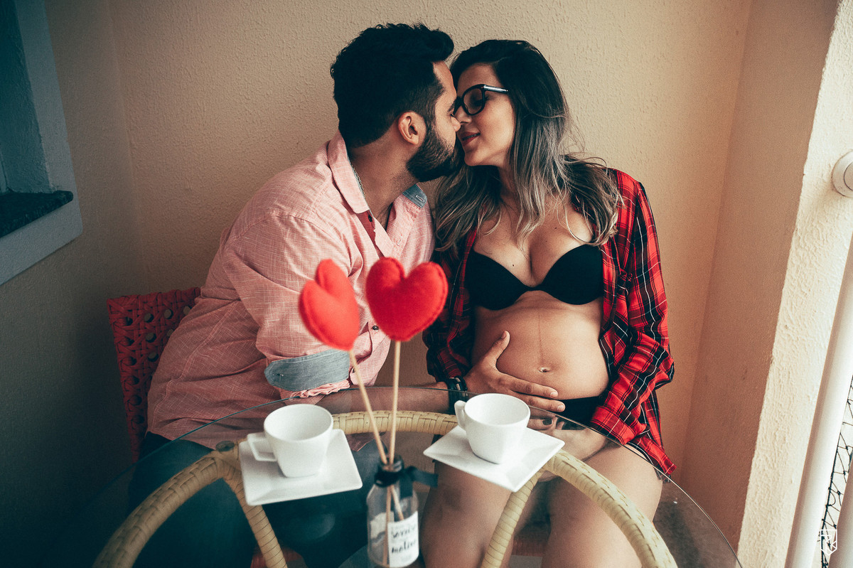 ensaio-gestante-dentro-de-casa-fotos-de-casal-ensaio-no-apartamento-fotografo-ricardo-lima