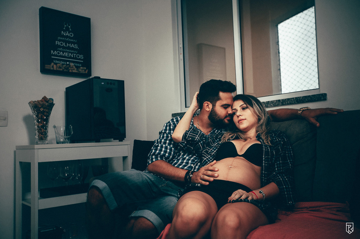 ensaio-gestante-dentro-de-casa-fotos-de-casal-ensaio-no-apartamento-fotografo-ricardo-lima