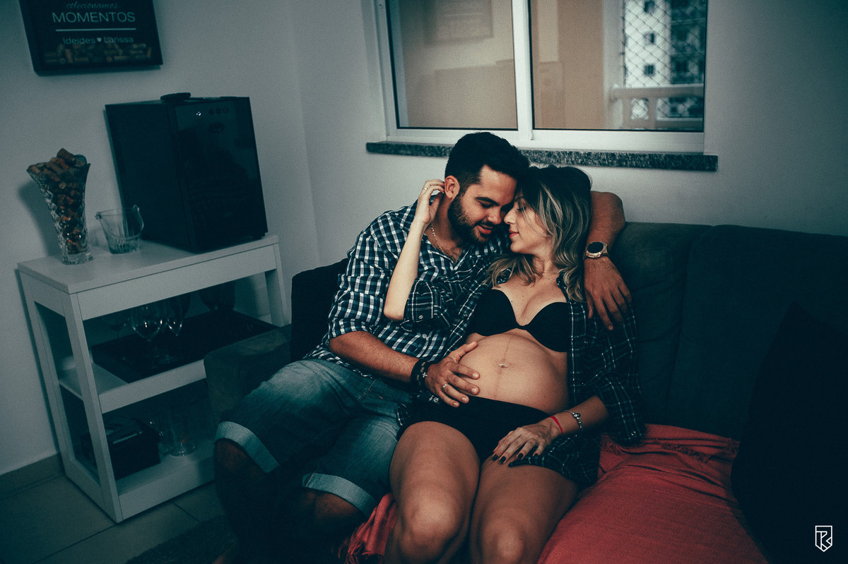 ensaio-gestante-dentro-de-casa-fotos-de-casal-ensaio-no-apartamento-fotografo-ricardo-lima