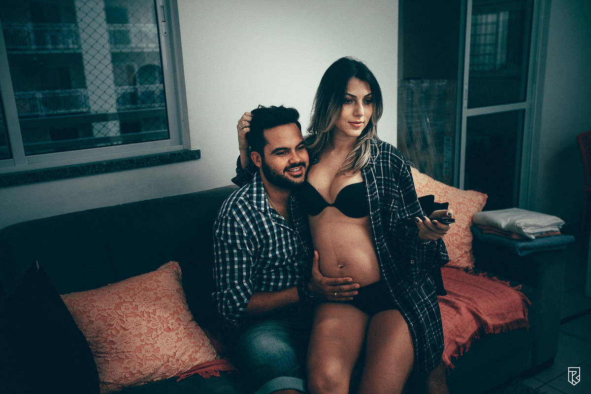 ensaio-gestante-dentro-de-casa-fotos-de-casal-ensaio-no-apartamento-fotografo-ricardo-lima