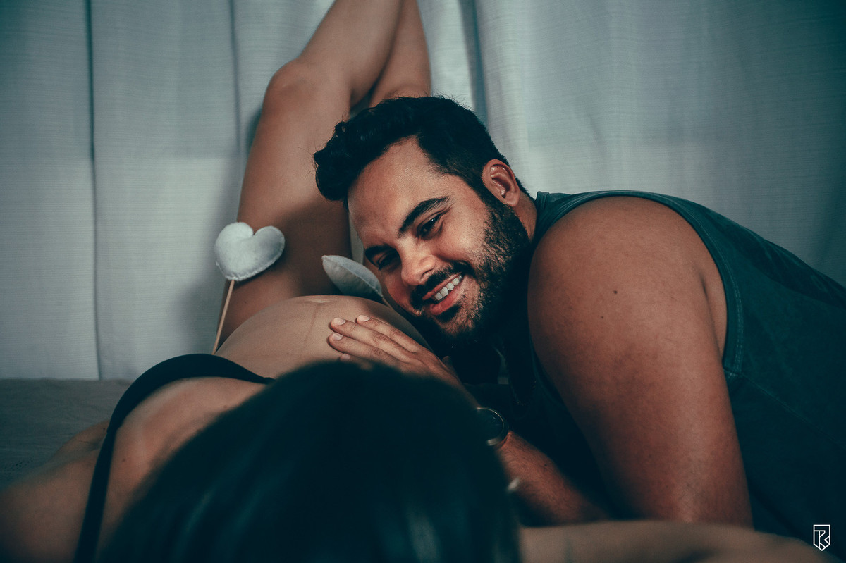 ensaio-gestante-dentro-de-casa-fotos-de-casal-ensaio-no-apartamento-fotografo-ricardo-lima