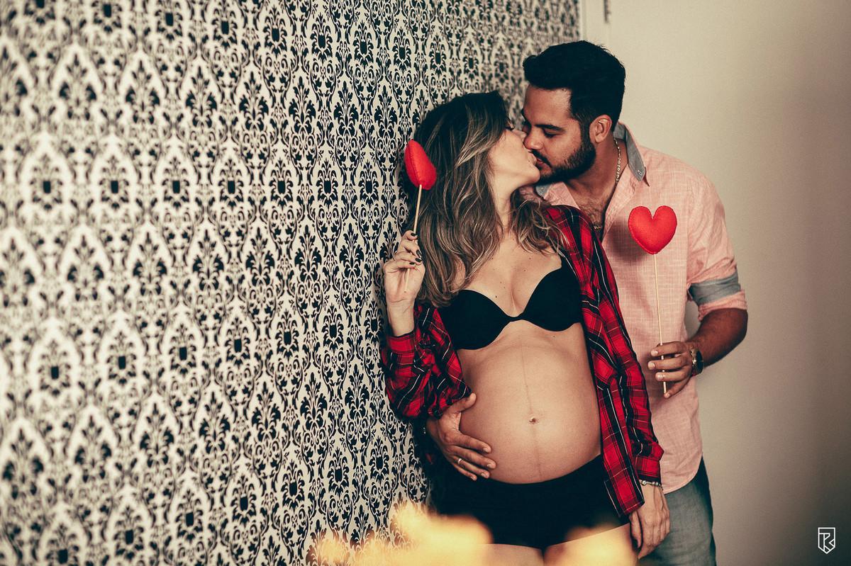 ensaio-gestante-dentro-de-casa-fotos-de-casal-ensaio-no-apartamento-fotografo-ricardo-lima