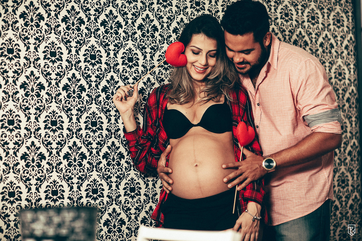 ensaio-gestante-dentro-de-casa-fotos-de-casal-ensaio-no-apartamento-fotografo-ricardo-lima