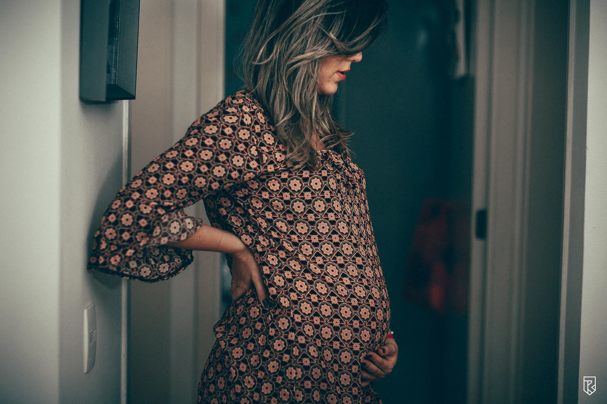 ensaio-gestante-dentro-de-casa-fotos-de-casal-ensaio-no-apartamento-fotografo-ricardo-lima