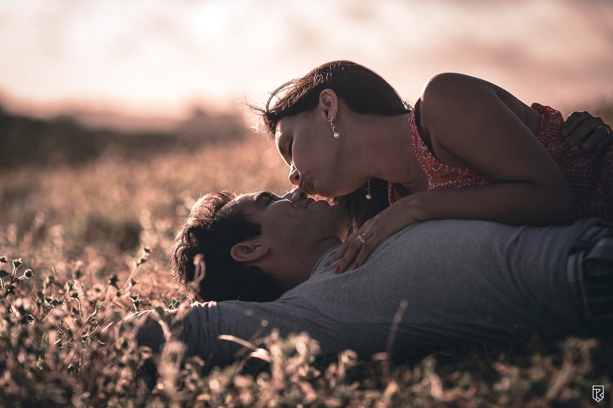 ensaio-casal-na-praia-cofeco-prainha-pré-wedding-e-session-ricardo-lima-fotografo-fortaleza-ceara-por-do-sol-casamento-na-praia