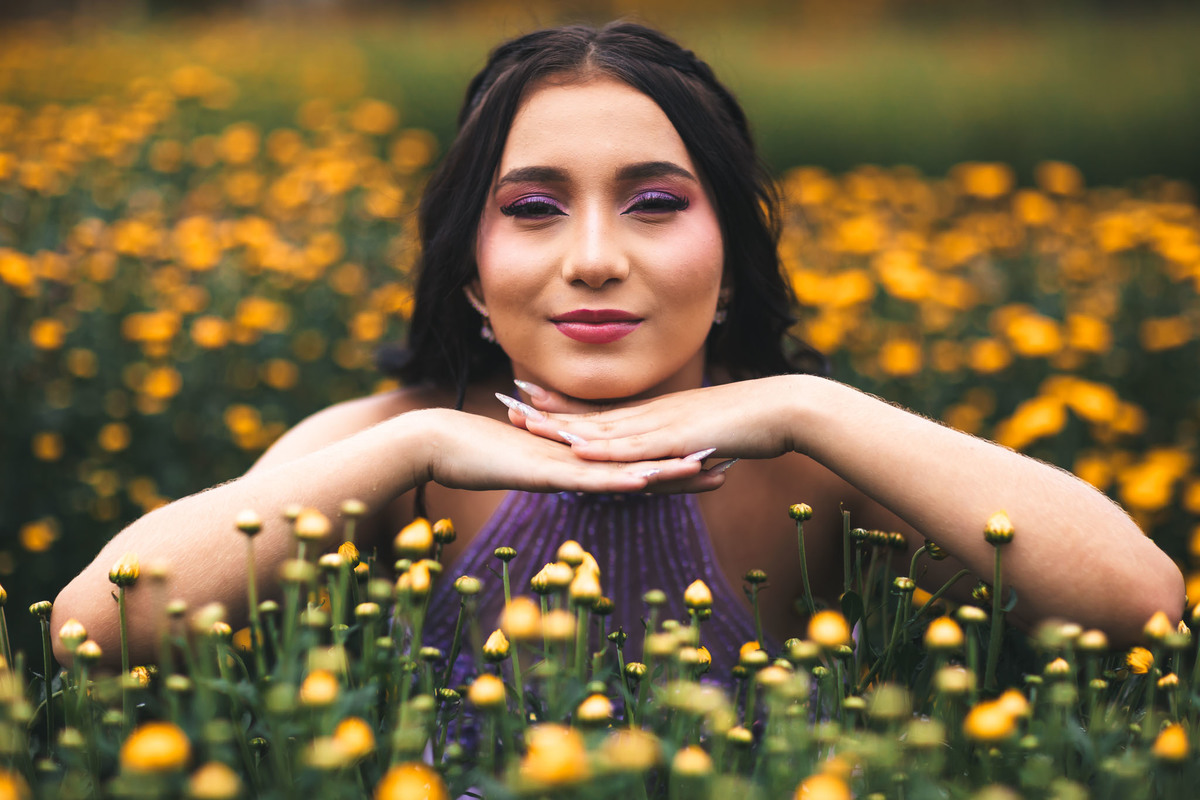 Debutante-15anos Ensaio-fotográfico Debutante São-Benedito-CE Floriculturas Flora-Fogaça-Reijers Juventude Beleza-natural Flores Fotografia-profissional Celebração Transição-vida-adulta Elegância Natureza Cores-vibrantes Emoção Estilo Rito-passagem Encant