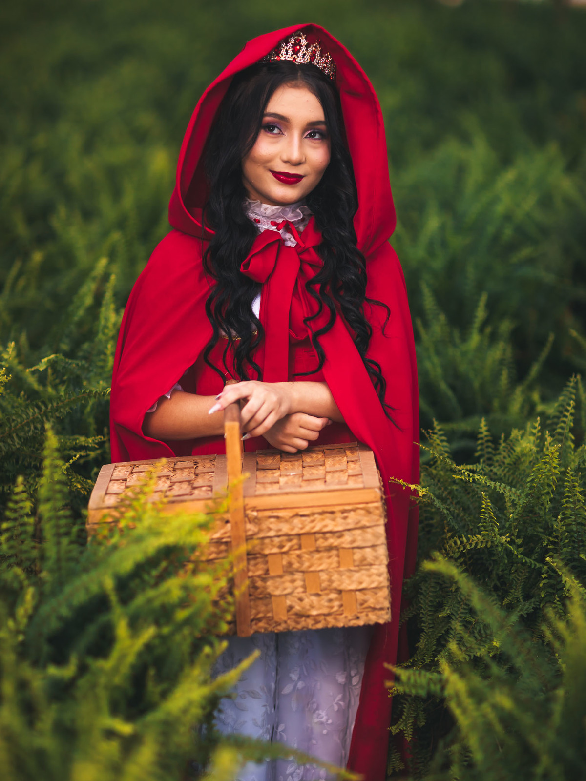 Debutante-15anos Ensaio-fotográfico Debutante São-Benedito-CE Floriculturas Flora-Fogaça-Reijers Juventude Beleza-natural Flores Fotografia-profissional Celebração Transição-vida-adulta Elegância Natureza Cores-vibrantes-chapeuzinho vermelho