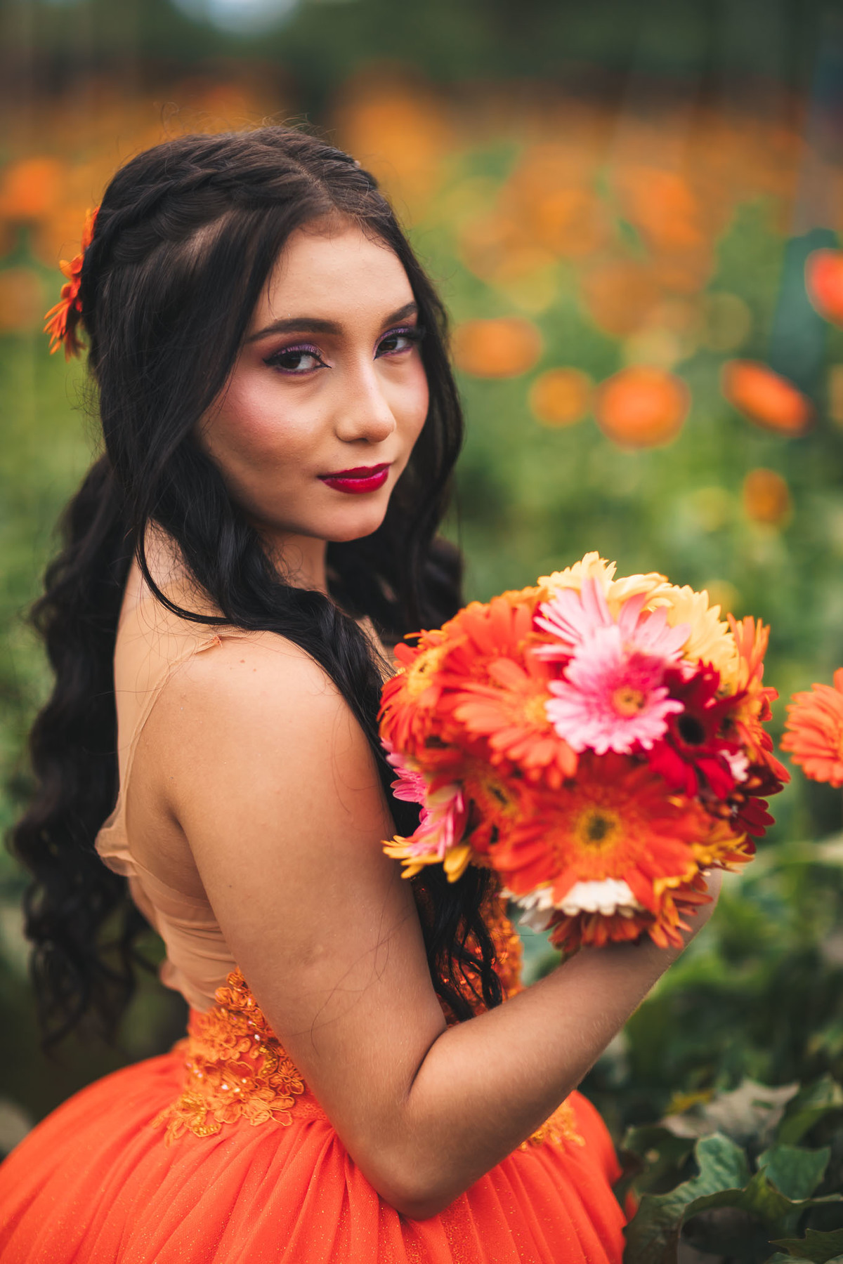Debutante-15anos Ensaio-fotográfico Debutante São-Benedito-CE Floriculturas Flora-Fogaça-Reijers Juventude Beleza-natural Flores Fotografia-profissional Celebração Transição-vida-adulta Elegância Natureza Cores-vibrantes-chapeuzinho vermelho