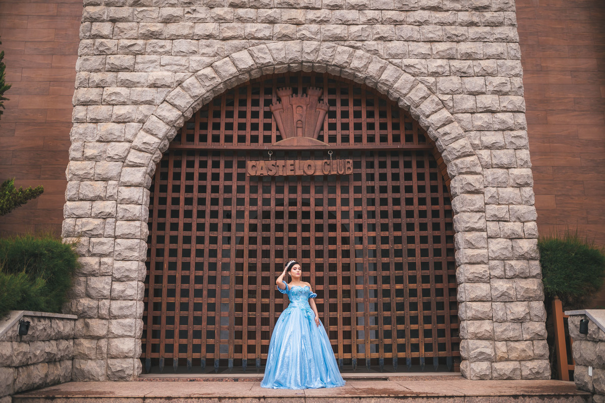 Debutante-15anos Ensaio-fotográfico Debutante São-Benedito-CE Floriculturas Flora-Fogaça-Reijers Juventude Beleza-natural Flores Fotografia-profissional Celebração Transição-vida-adulta Elegância Natureza Cores-vibrantes-camponesa
