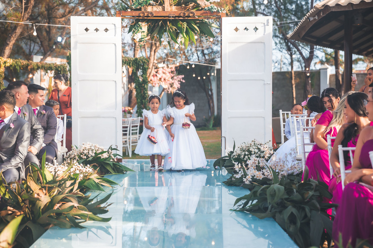 amor-casamento, Kelly e Alexandre-pôr do sol, Lounge Conceito-praia de Iparana, fotografia de casamento-amor, cumplicidade-emocionante, momento especial-troca de votos, preparativos-gestos de carinho, atmosfera mágica-intimidade, romance-felicidade