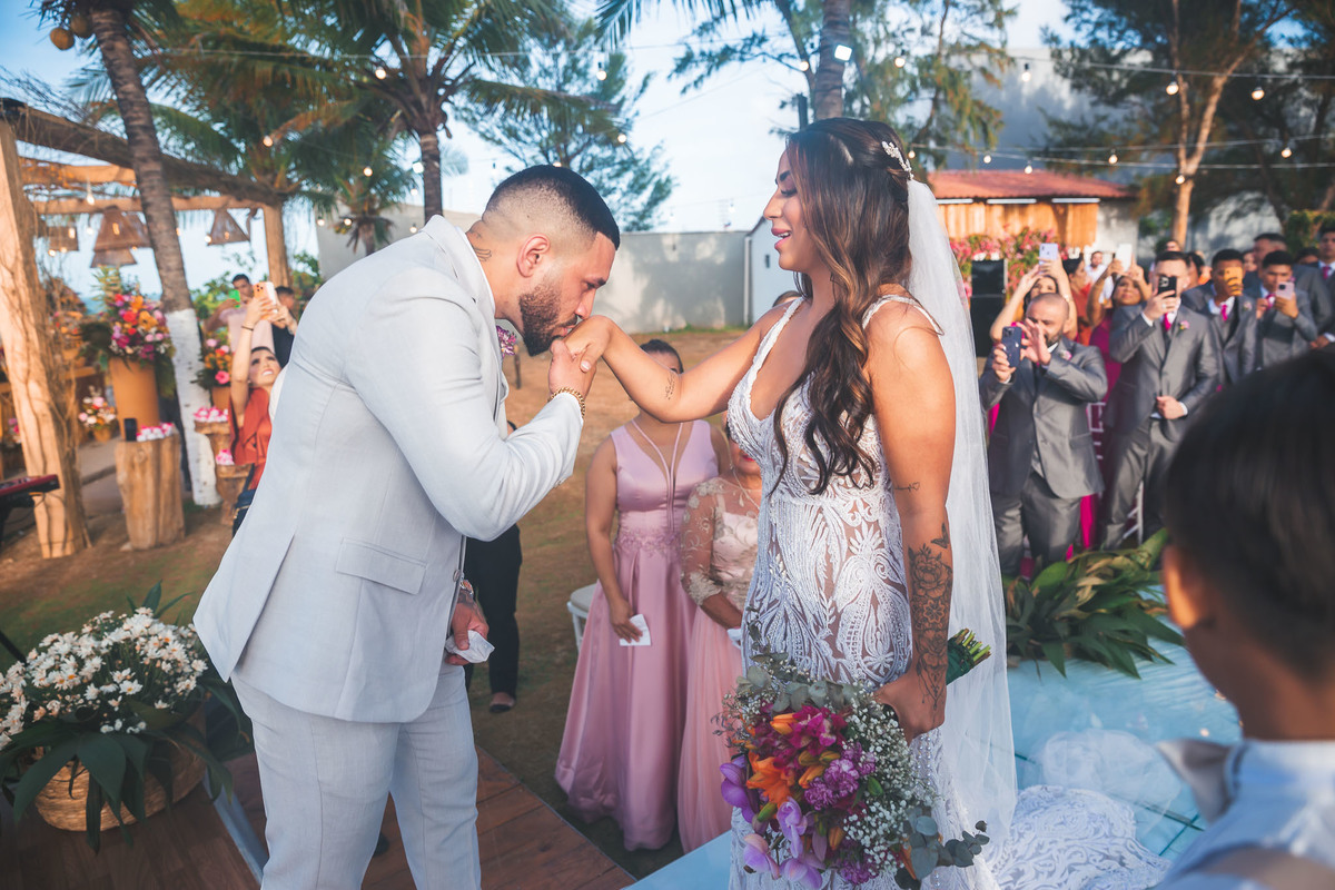 amor-casamento, Kelly e Alexandre-pôr do sol, Lounge Conceito-praia de Iparana, fotografia de casamento-amor, cumplicidade-emocionante, momento especial-troca de votos, preparativos-gestos de carinho, atmosfera mágica-intimidade, romance-felicidade